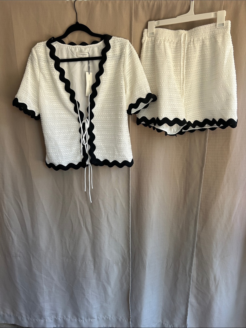 Commense White Set with Black Scalloped Trim